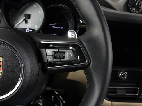 Certified 2025 Porsche Macan S image 15