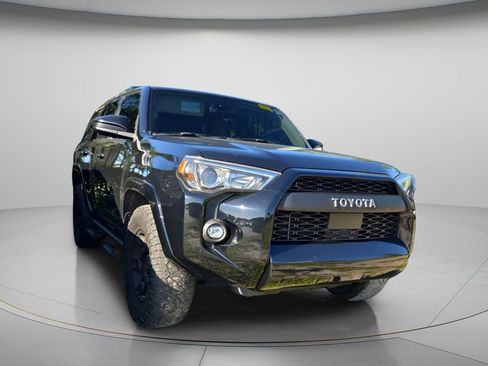 Used 2022 Toyota 4Runner SR5 RWD image 4