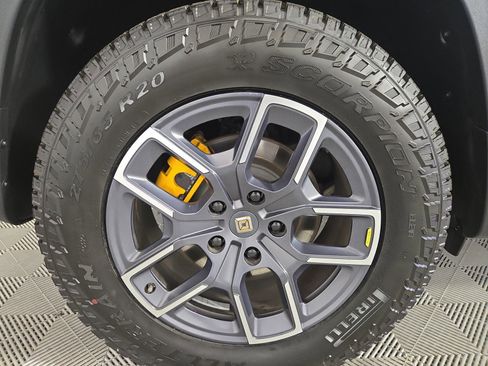 Used 2022 Rivian R1T Launch Edition image 12