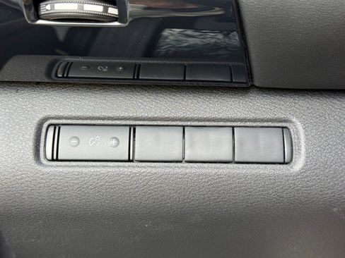 Used 2025 Nissan Pathfinder S FWD image 16