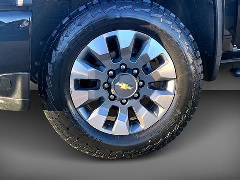 Used 2021 Chevrolet Silverado 2500 Custom w/ Custom Value Package image 8