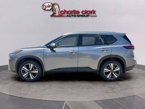 Certified 2024 Nissan Rogue SL FWD image 3