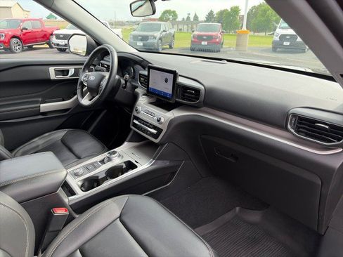 Used 2023 Ford Explorer XLT w/ Equipment Group 202A AWD/4WD image 21