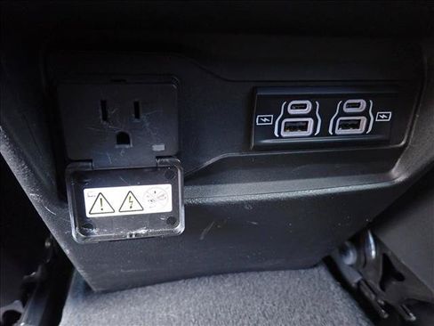 Used 2023 Jeep Grand Cherokee Altitude AWD/4WD image 10