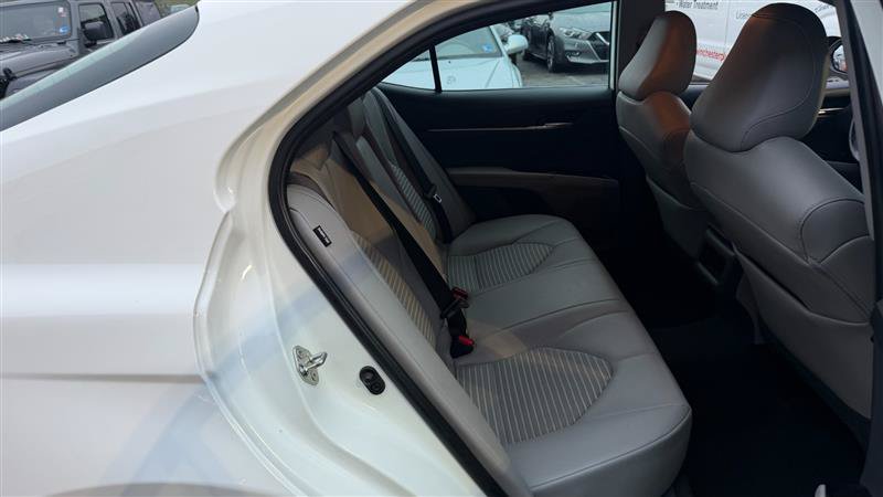 Used 2020 Toyota Camry SE FWD image 9