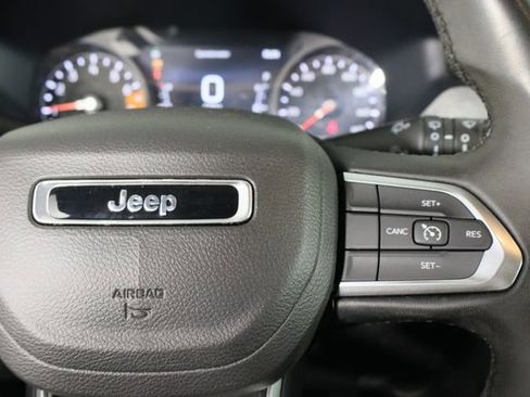Used 2024 Jeep Compass Latitude image 10