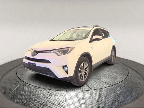 Used 2017 Toyota RAV4 XLE image 3