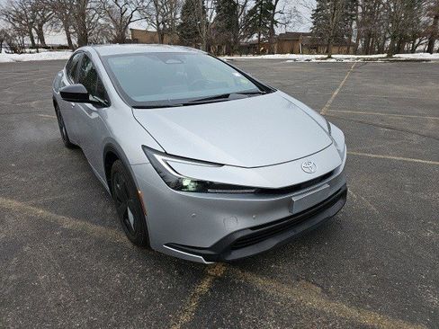 Used 2024 Toyota Prius LE image 8