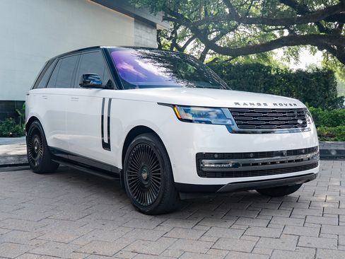 Used 2023 Land Rover Range Rover SE AWD/4WD image 13