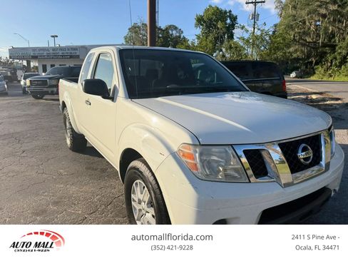 Used 2019 Nissan Frontier SV image 1