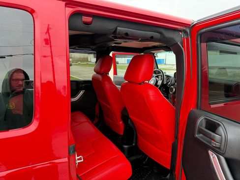 Used 2014 Jeep Wrangler Unlimited Sahara w/ Dual Top Group image 19