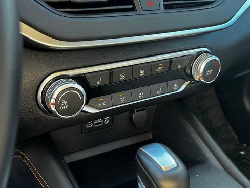 Used 2021 Nissan Altima 2.5 SR w/ SR Premium Package image 16