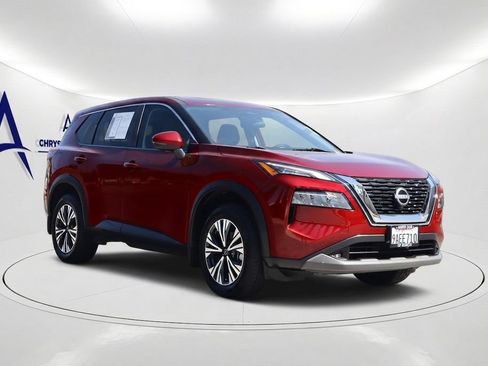 Used 2022 Nissan Rogue SV FWD image 3