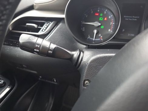 Used 2022 Toyota C-HR Limited image 14