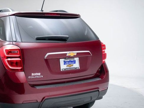 Used 2017 Chevrolet Equinox LT w/ Convenience Package image 4