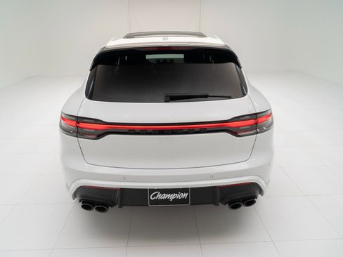 Certified 2025 Porsche Macan AWD/4WD image 10