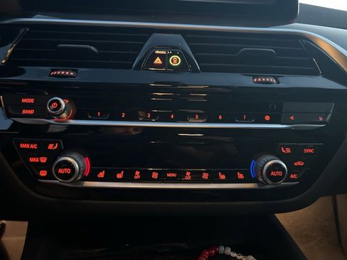 Certified 2022 BMW 540i w/ Premium Package image 19