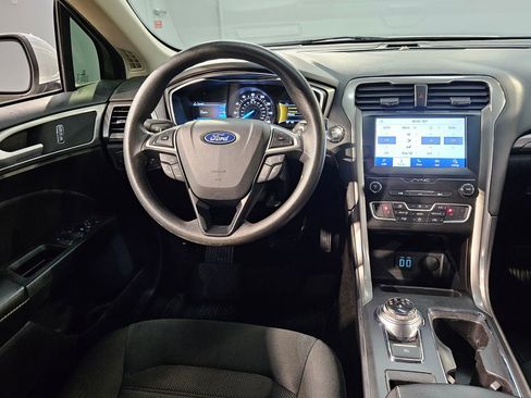 Used 2020 Ford Fusion SE image 9