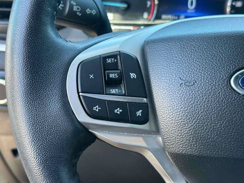Used 2023 Ford Explorer XLT AWD/4WD image 22