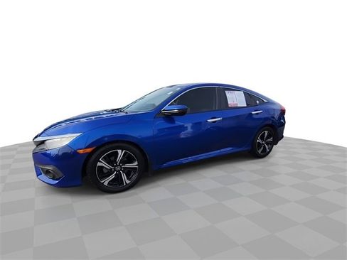 Used 2017 Honda Civic Touring image 4