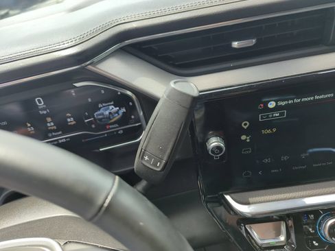 Used 2025 GMC Sierra 2500 Denali AWD/4WD image 23