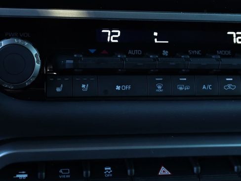 Used 2023 Toyota Tundra Platinum image 10