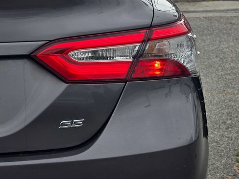 Used 2019 Toyota Camry SE FWD image 7