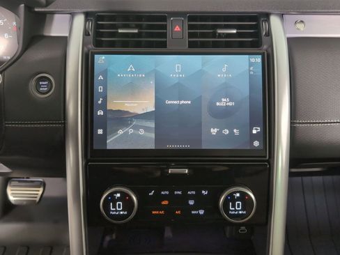 Used 2025 Land Rover Discovery Dynamic SE image 21