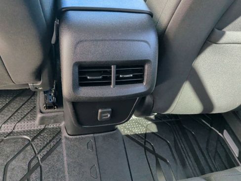 Used 2020 Chevrolet Equinox LT w/ Driver Convenience Package image 12