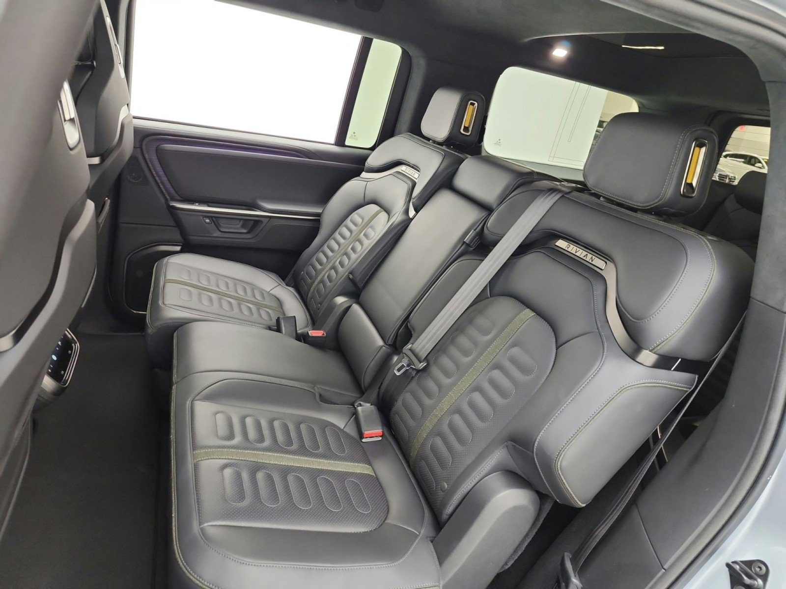 Used 2025 Rivian R1S Adventure Dual AWD/4WD image 16