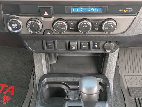 Certified 2023 Toyota Tacoma TRD Off-Road image 30