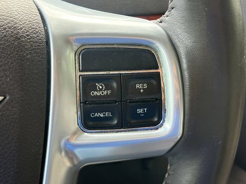 Used 2013 Chrysler Town & Country Touring FWD image 28