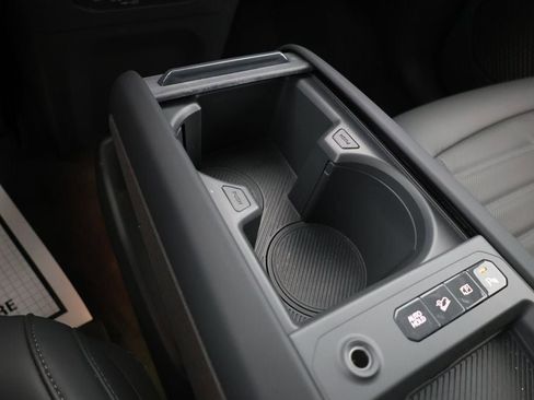 Used 2024 Kia EV9 Land image 17