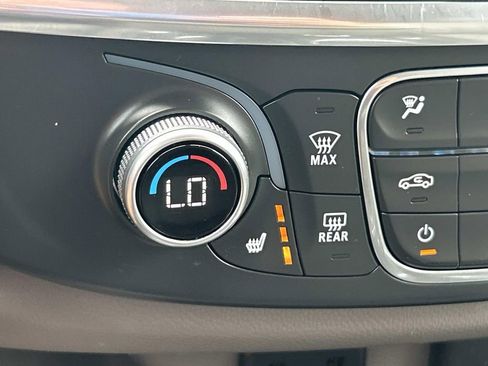 Used 2019 Chevrolet Traverse LT FWD image 31