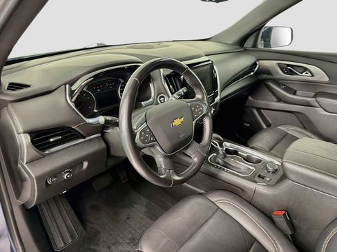 Used 2022 Chevrolet Traverse LT w/ LT Premium Package AWD/4WD image 9