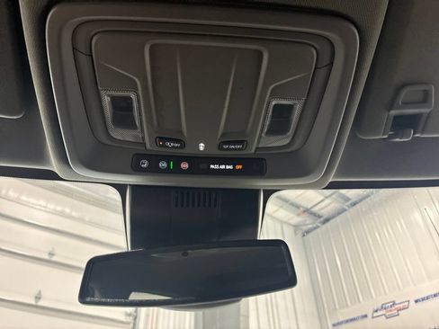 Used 2025 GMC Sierra 1500 SLT AWD/4WD image 32