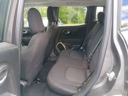 Used 2016 Jeep Renegade Latitude w/ Cold Weather Group AWD/4WD image 5