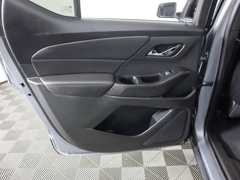 Used 2023 Chevrolet Traverse LT image 24