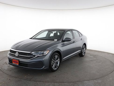 Used 2024 Volkswagen Jetta SE image 5