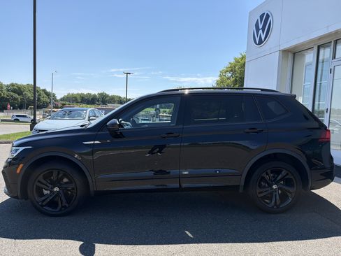 Certified 2023 Volkswagen Tiguan SE R-Line AWD/4WD image 3