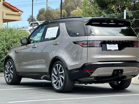 Certified 2025 Land Rover Discovery Dynamic SE AWD/4WD image 3