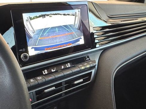 Used 2025 Toyota Camry SE w/ Convenience Package FWD image 9