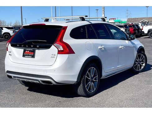Used 2016 Volvo V60 T5 Cross Country w/ Convenience Package image 15