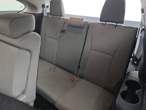 Used 2024 Toyota Highlander LE image 43