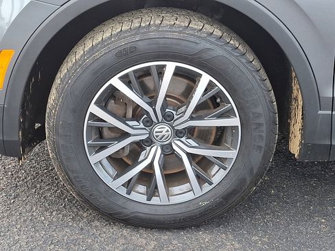 Used 2020 Volkswagen Tiguan SE w/ Panoramic Sunroof Package image 27