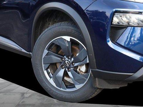 Used 2025 Nissan Rogue SV AWD/4WD image 3