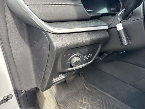 Used 2024 Jeep Grand Cherokee Altitude image 22