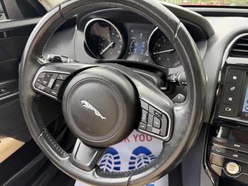 Used 2018 Jaguar XE image 23