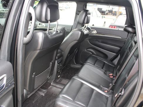 Used 2019 Jeep Grand Cherokee Limited AWD/4WD image 17