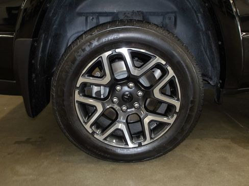 Used 2025 RAM 1500 Laramie AWD/4WD image 20